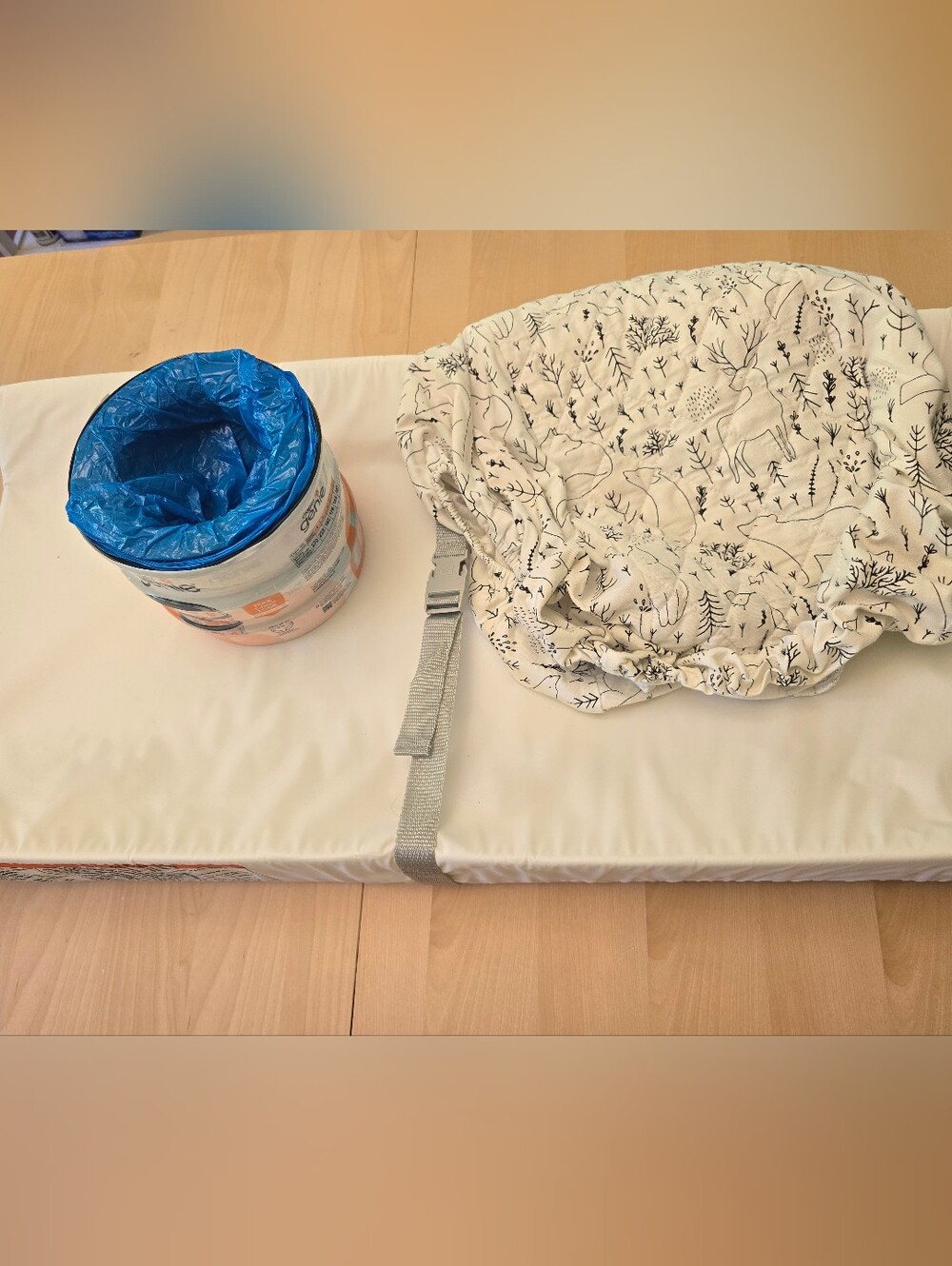 Munchkin Secure Grip Baby Diaper Changing Pad With Cover And Genie Bags